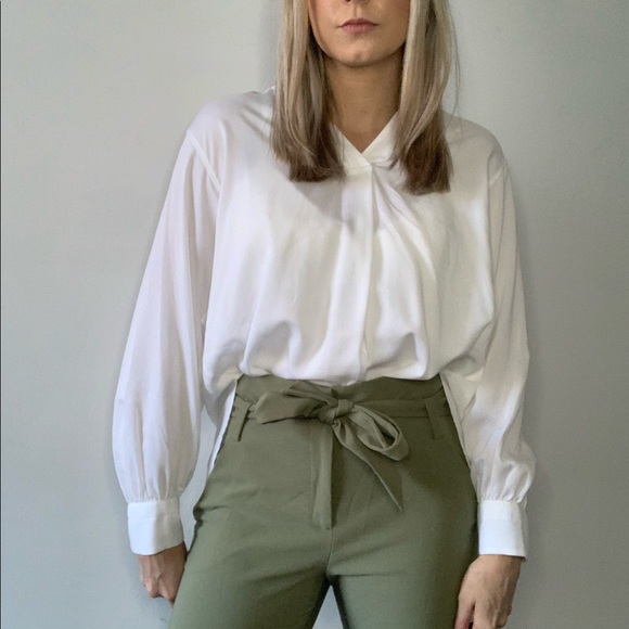 Uniqlo White V-neck Blouse Top - Picture 2 of 7